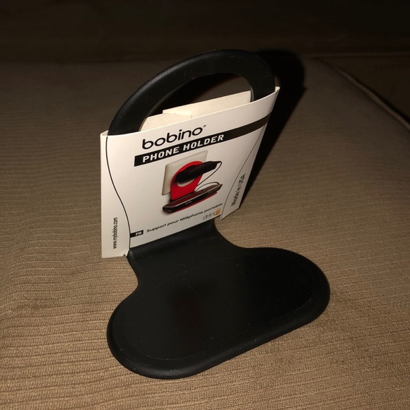 Bobino Phone Holder while charging - Picture 1 of 2
